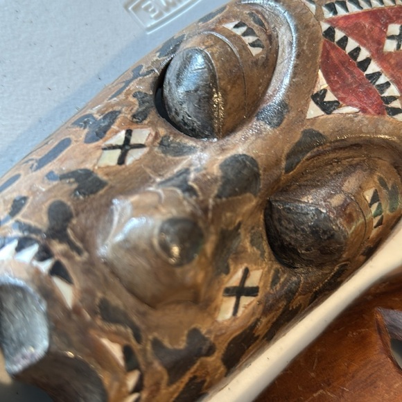 Handcrafted Tribal Masks in Brown and Tan 2 pieces - Picture 12 of 12